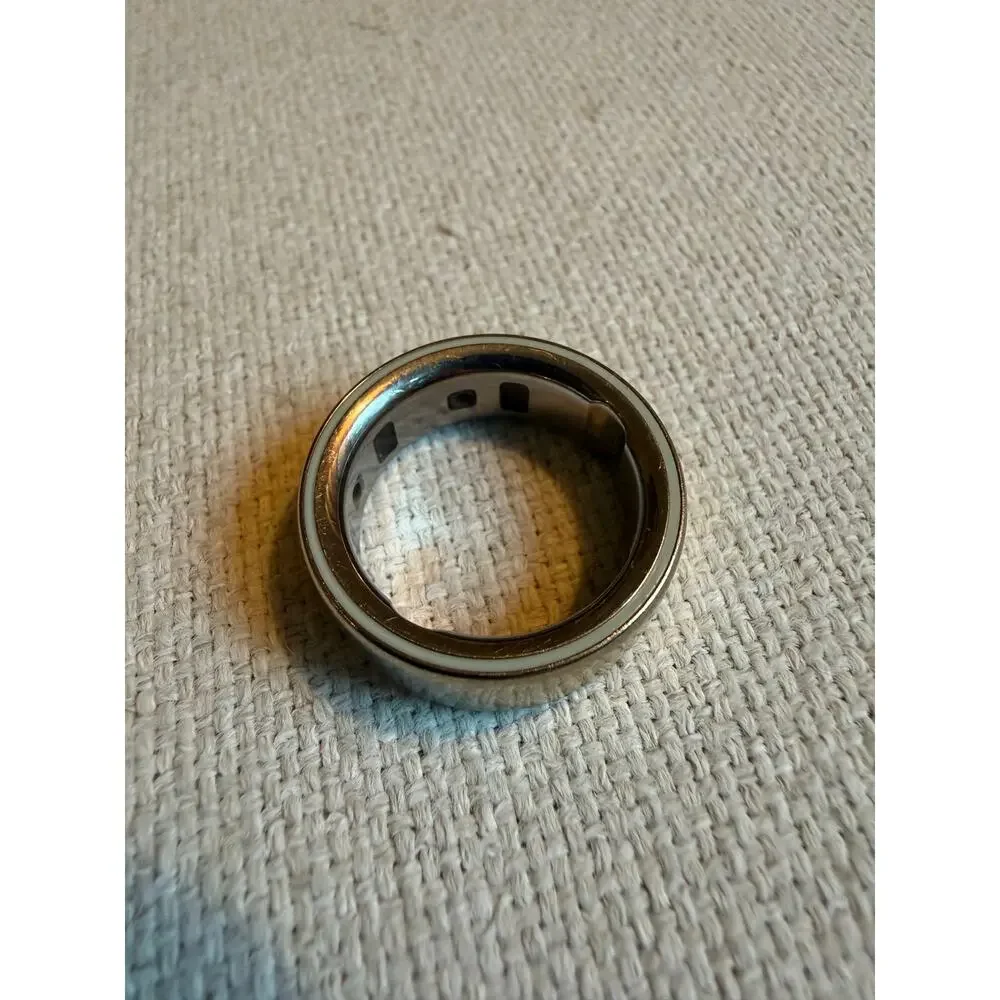 Oura Ring 4 Gold Size 8 + Charger | Fully Functional | Factory Reset